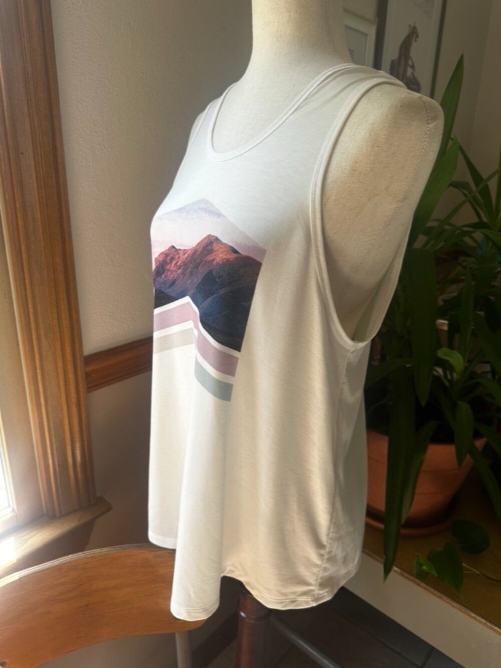 All In Motion Women's Tank, Like New, White with Mountain Graphic, Size M. - Picture 7 of 8